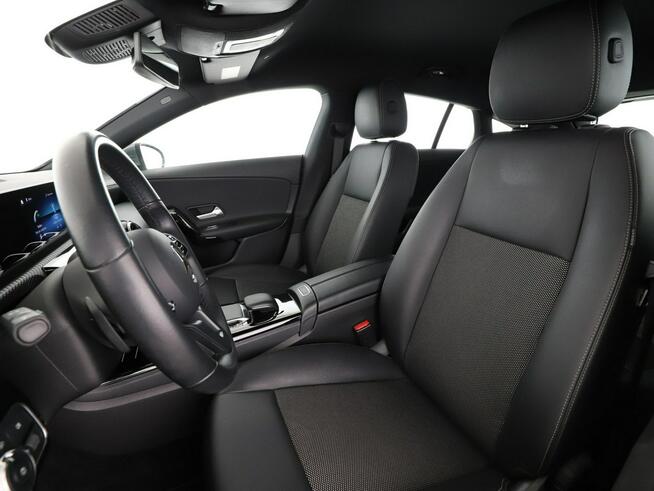 Mercedes CLA 180 automat full LED półskóra navi kamera i czujniki parkowania