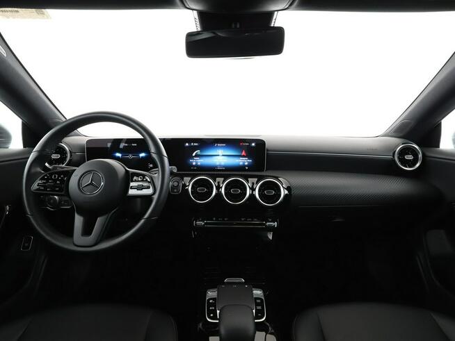 Mercedes CLA 180 automat full LED półskóra navi kamera i czujniki parkowania