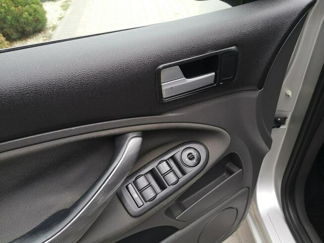 Ford C-Max 1,6 101KM Klimatr Isofix Parktronic Ledy LIFT Alu 17