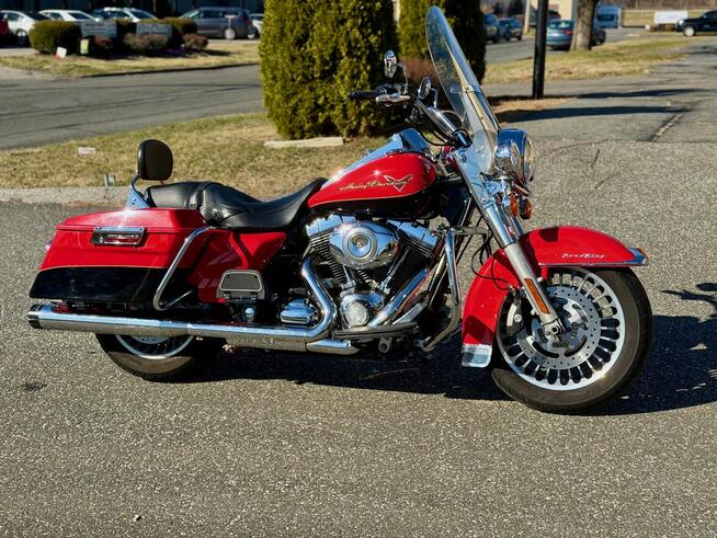 Piekny bezwypadkowy oryginalny lakier