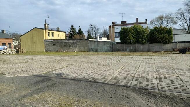 Utwardzony plac 2190 m² z biurem – Centrum