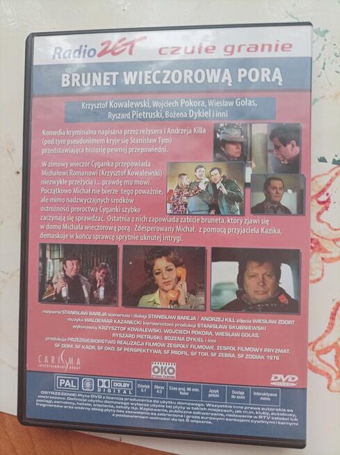 Brunet wieczorową porą