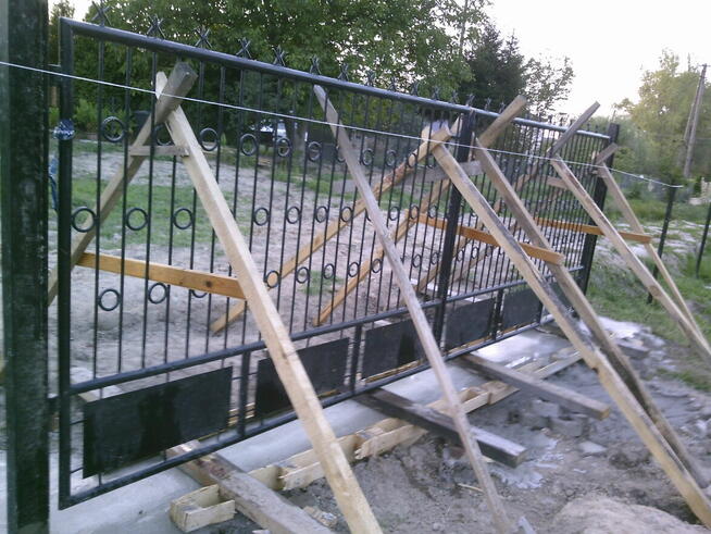 Montowanie bram i odrodzeń i dematarz