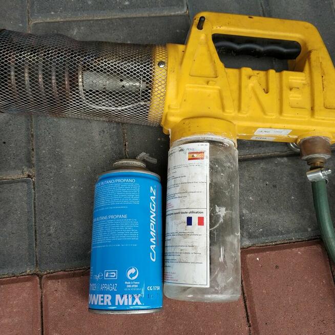 Dyfuzor do rozpylania kwasu szczawiowego do warrozy