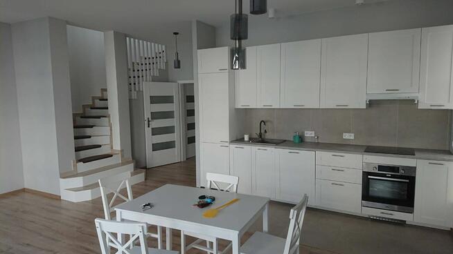 Nowoczesny dom w Wawrze z 7 pokojami, 2 łazienki, garaż