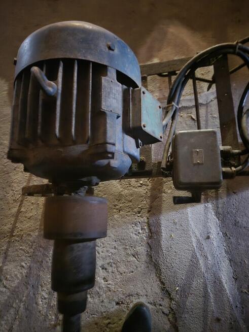 Sprzedam silnik 4,5KW na podstrumencie metalowym