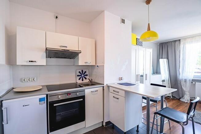 Do wynajęcia jasna kawalerka, 11 Listopada 9