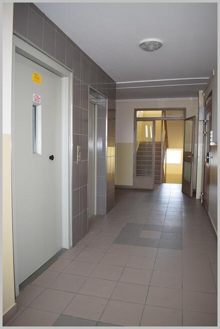 Mieszkanie na dziewiątym piętrze - do remontu.