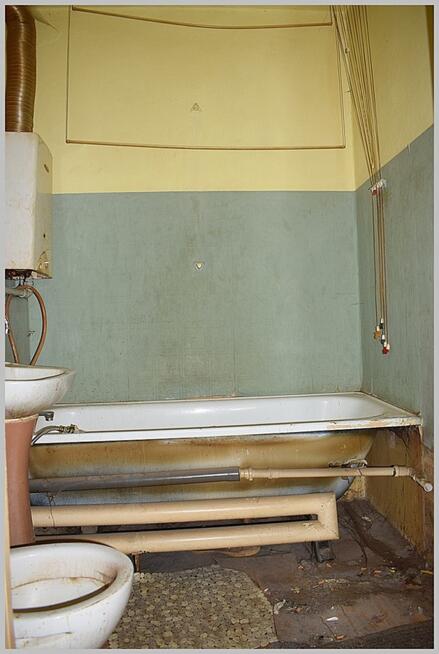 Mieszkanie na dziewiątym piętrze - do remontu.