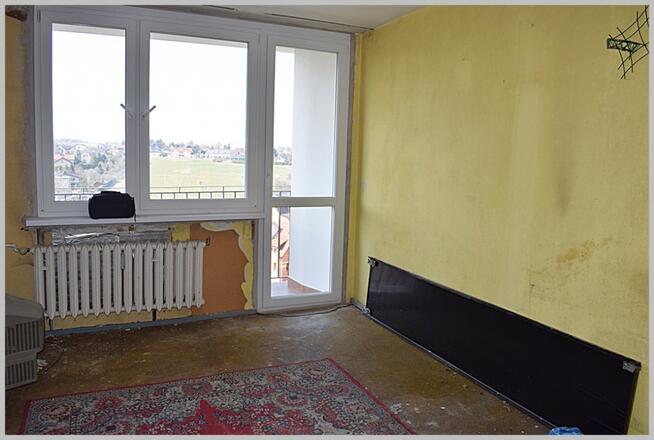 Mieszkanie na dziewiątym piętrze - do remontu.