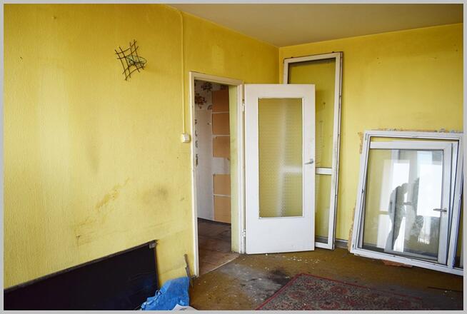 Mieszkanie na dziewiątym piętrze - do remontu.