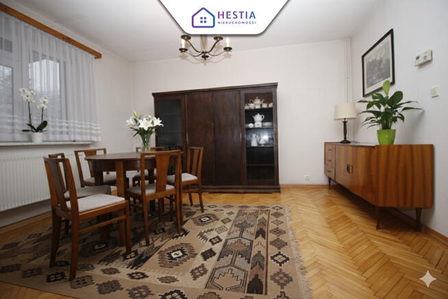 Dom wolnostojący z ogrodem w spokojnej okolicy.