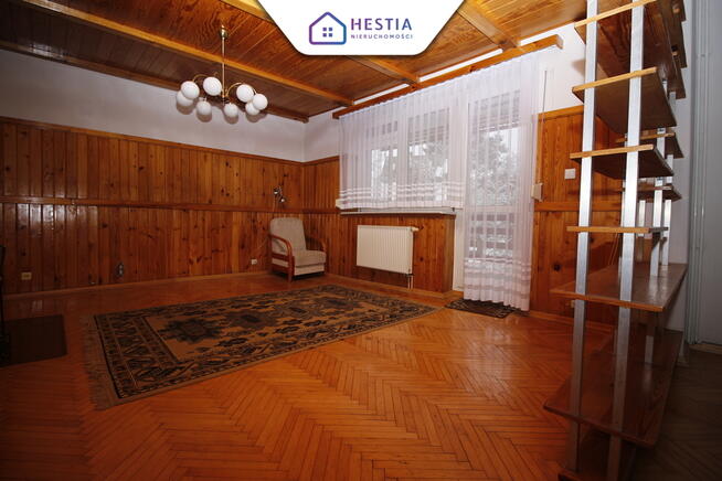 Dom wolnostojący z ogrodem w spokojnej okolicy.