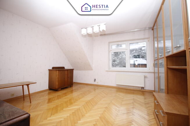 Dom wolnostojący z ogrodem w spokojnej okolicy.