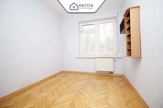 Dom wolnostojący z ogrodem w spokojnej okolicy.