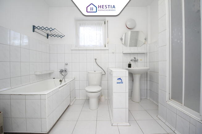 Dom wolnostojący z ogrodem w spokojnej okolicy.