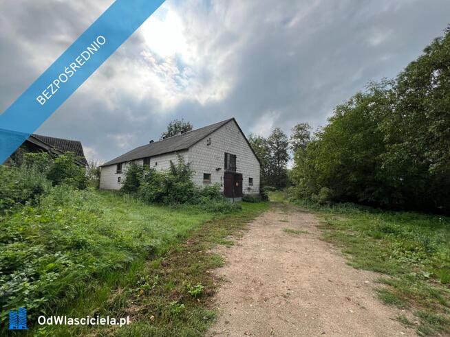 Dom z ziemią na wsi