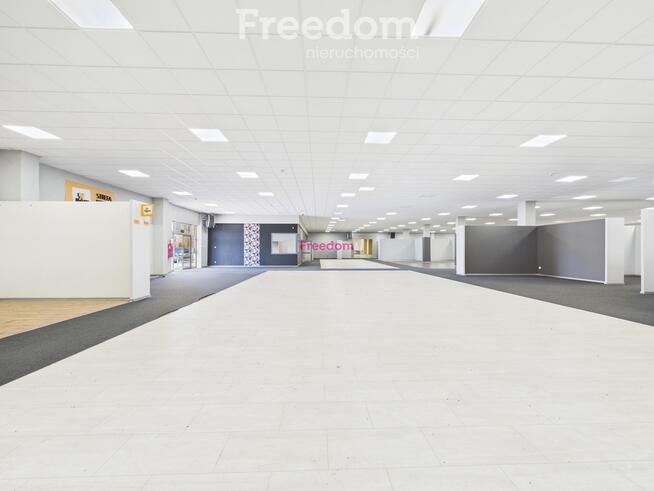 Kompleks Komercyjny 3430 m² przy DK9