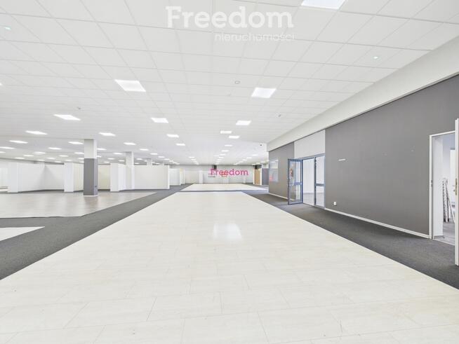 Kompleks Komercyjny 3430 m² przy DK9