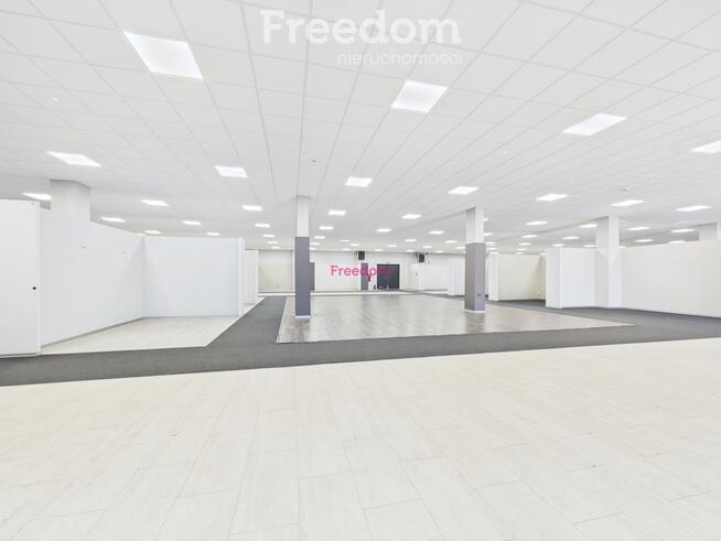 Kompleks Komercyjny 3430 m² przy DK9