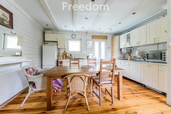 Mały dom na siedliskowej działce.