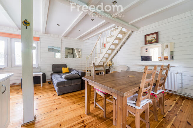 Mały dom na siedliskowej działce.