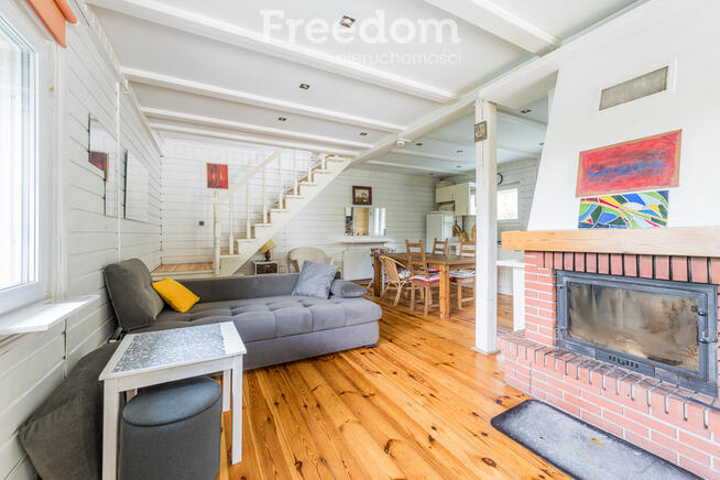 Mały dom na siedliskowej działce.