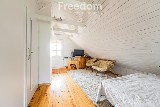 Mały dom na siedliskowej działce.