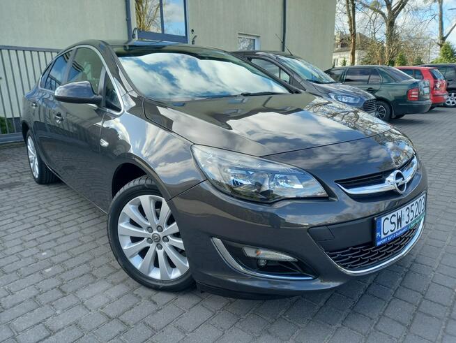Opel Astra Benzyna Sedan Pół-Skóry 148TysKm Przebiegu Bardzo Zadbana Bezwypadkowa