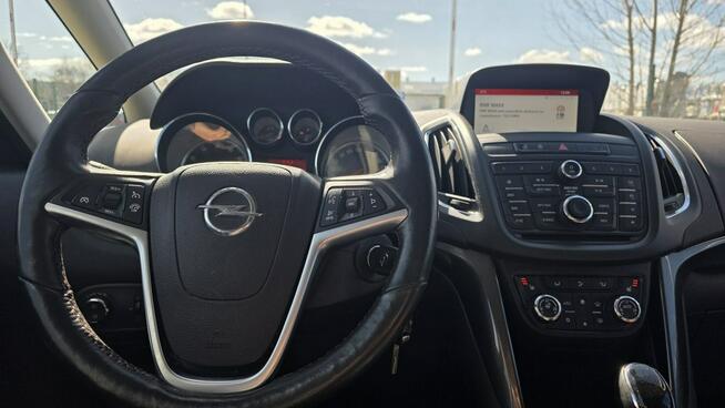 Opel Zafira Duża Navi 7 osobowa camera cofania mały przebieg bixsenon