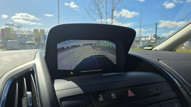 Opel Zafira Duża Navi 7 osobowa camera cofania mały przebieg bixsenon