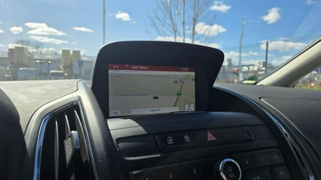 Opel Zafira Duża Navi 7 osobowa camera cofania mały przebieg bixsenon