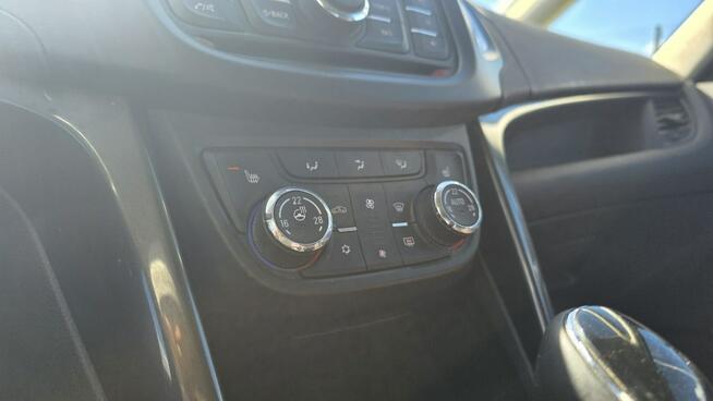 Opel Zafira Duża Navi 7 osobowa camera cofania mały przebieg bixsenon