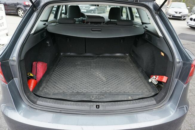 Seat Leon zarejestrowany i ubezpieczony w Polsce, bardzo oszczędny,