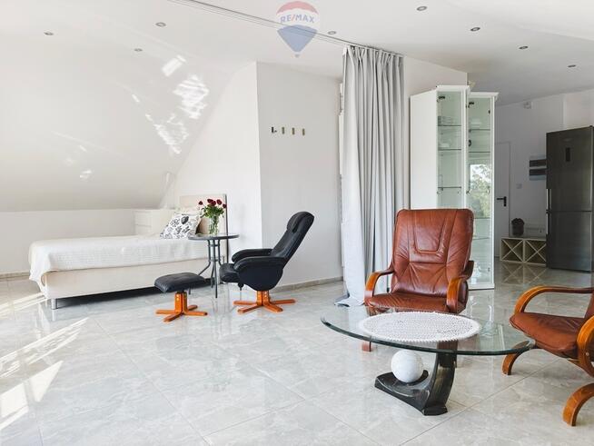 Duża kawalerka w Kamienicy