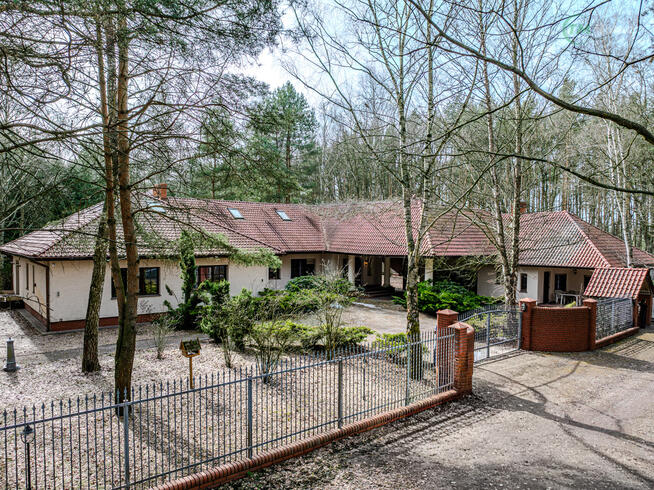 Wolnostojący dom w Sulejówku na działce 2591 m2