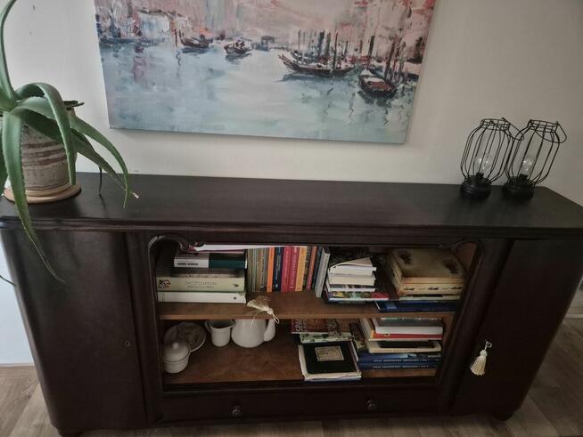 Sprzedam atrakcyjną, dobrze zachowaną międzywojenną witrynę