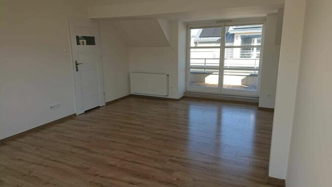 Nowoczesny dom w Wawrze z 7 pokojami, 2 łazienki, garaż