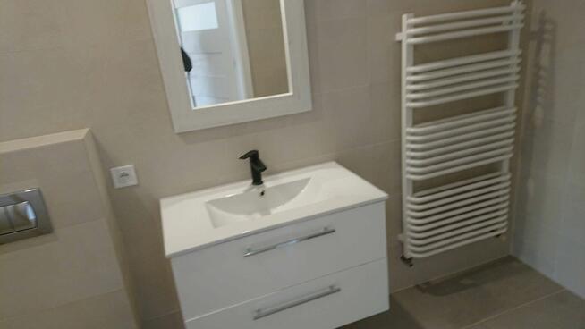 Nowoczesny dom w Wawrze z 7 pokojami, 2 łazienki, garaż