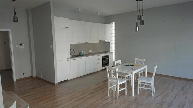 Nowoczesny dom w Wawrze z 7 pokojami, 2 łazienki, garaż