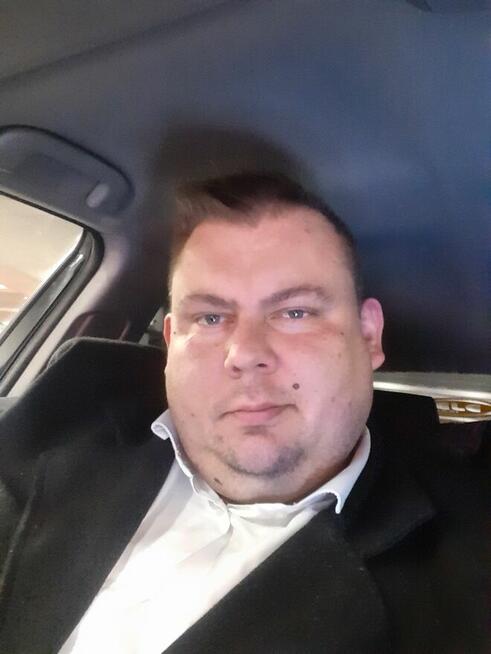 Może jakaś kawa razem ? To lepsze niż patrzenie w tel