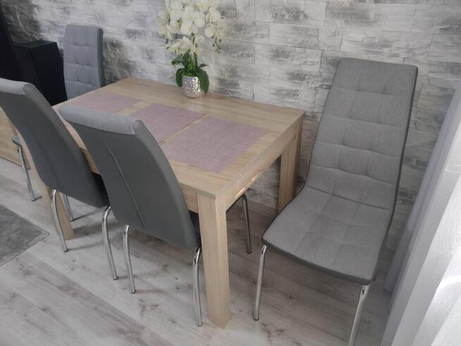 Krzesła tapicerowane z salonu AGATA