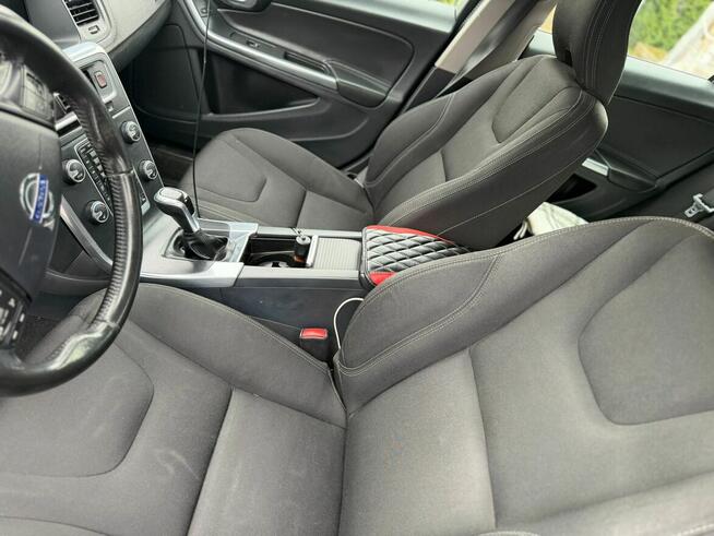 Sprzedam Volvo v60 DIESEL silnik 2D rok 2016,dobrym wyposaż,