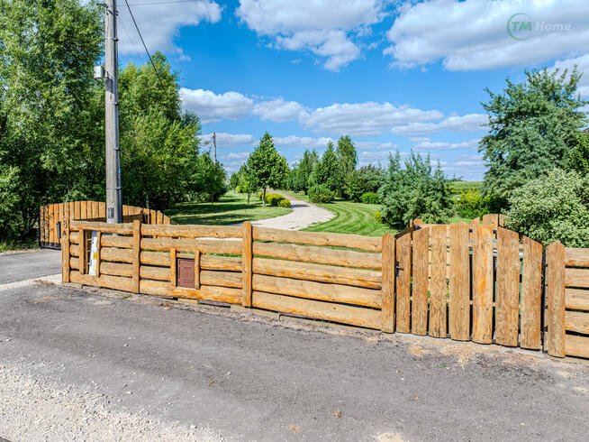 Stylowe siedlisko z domem z bala.