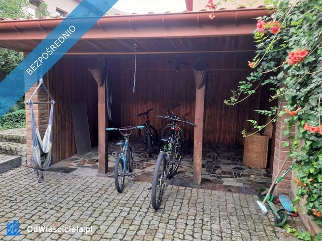 Duży dom i budynki „na biznes”