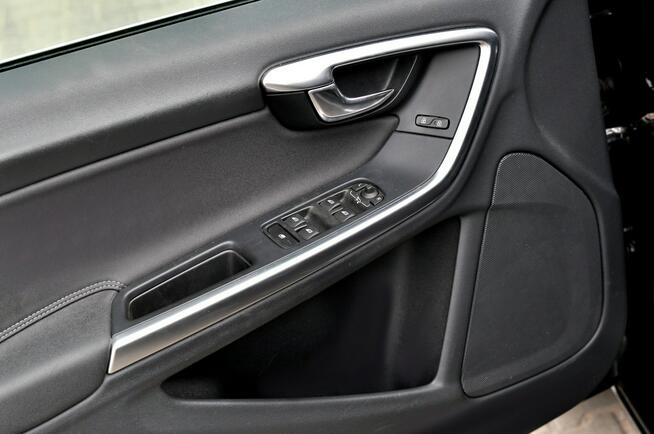Volvo V60 LiFT 2,0D 5-Cilindrów Automat Ledy Skóra Navi Full Opcja