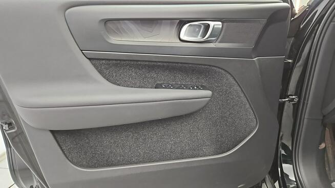 Volvo XC 40 Recharge Core aut ! Z Polskiego Salonu ! Faktura VAT !