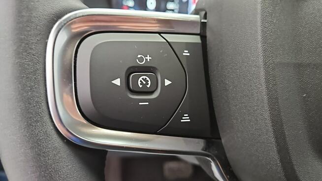 Volvo XC 40 Plug-In Hybrid Plus Bright aut ! Z Polskiego Salonu ! Faktura VAT !