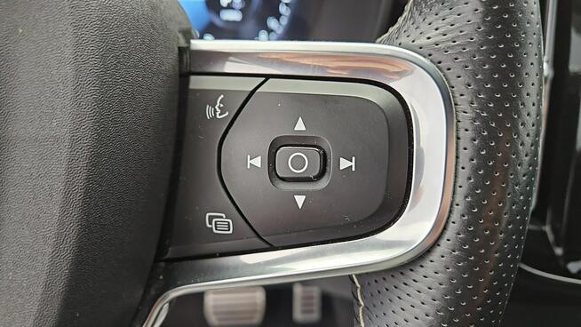 Volvo XC 40 Plug-In Hybrid R-Design aut ! Z Polskiego Salonu ! Faktura VAT !
