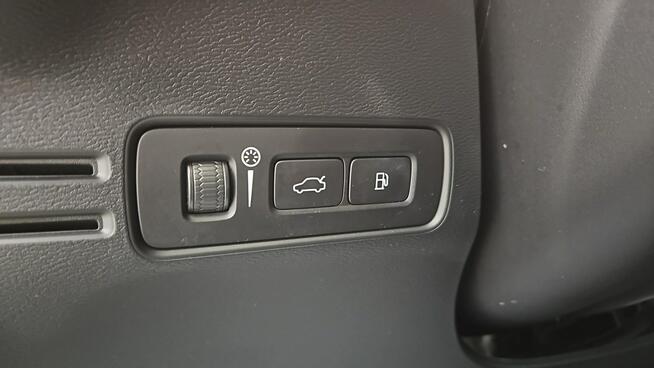 Volvo XC 40 Plug-In Hybrid R-Design aut ! Z Polskiego Salonu ! Faktura VAT !